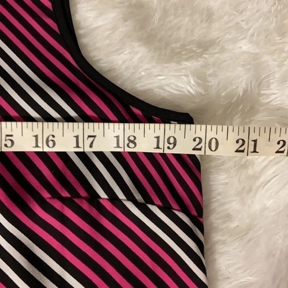 3/$28❤️ Vince Camuto top